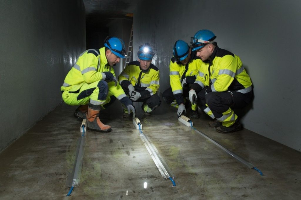 VAV og Rosim inspiserer sensorinstallasjon, Midgardsormen Oslo, 2014